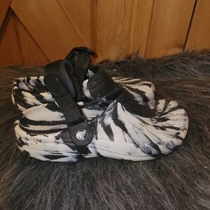 CROCS Marbled Unisex  Black and White Womens size 8 Mens Size 6 No Holes